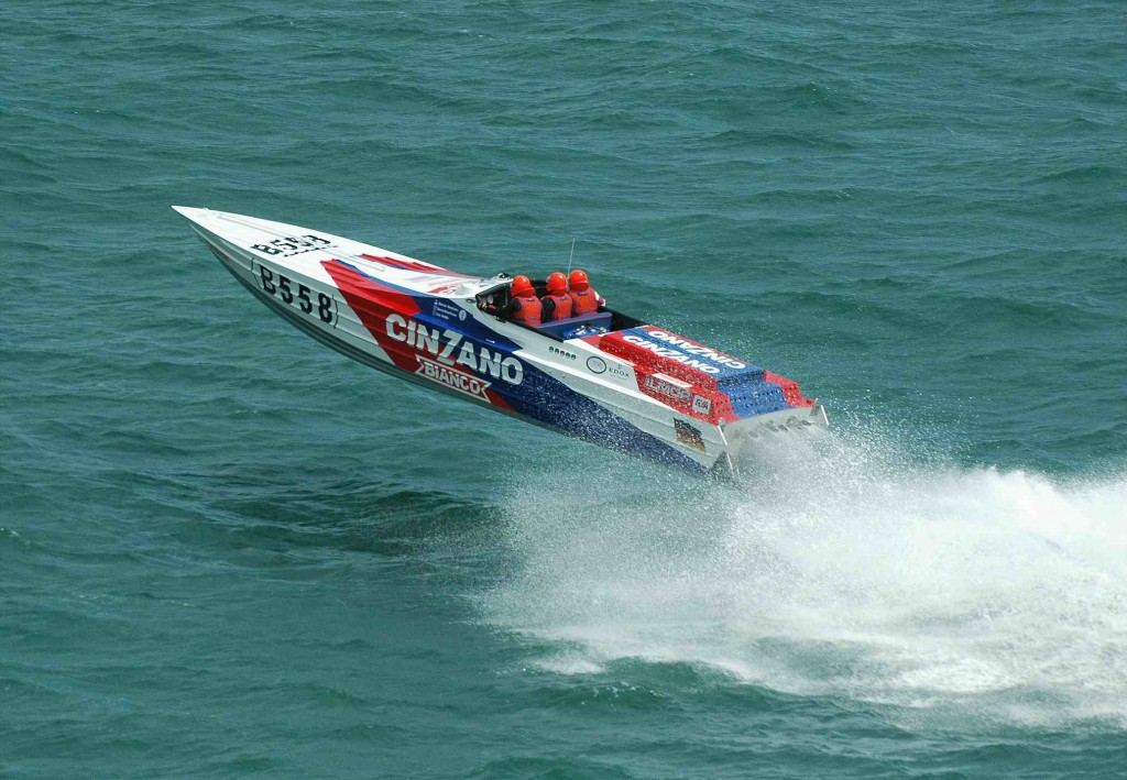 Offshore Powerboat Racingas it used to be. Leon Davis